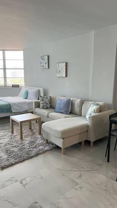 Sunny Isles Beach Spacious Apartment エクステリア 写真